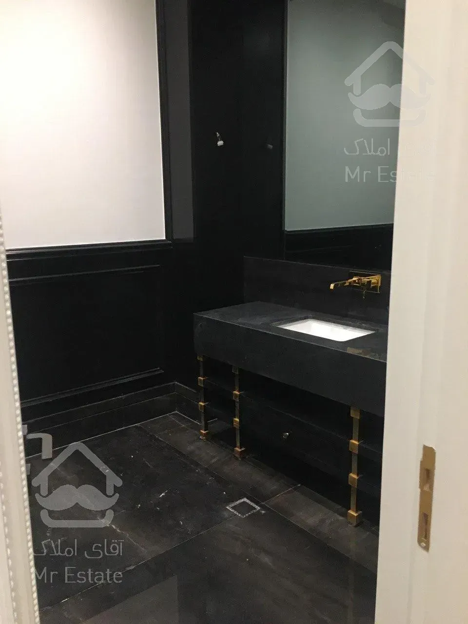 خرید 420 متر در بهترین آپارتمان منطقه در فرمانیه سنبل