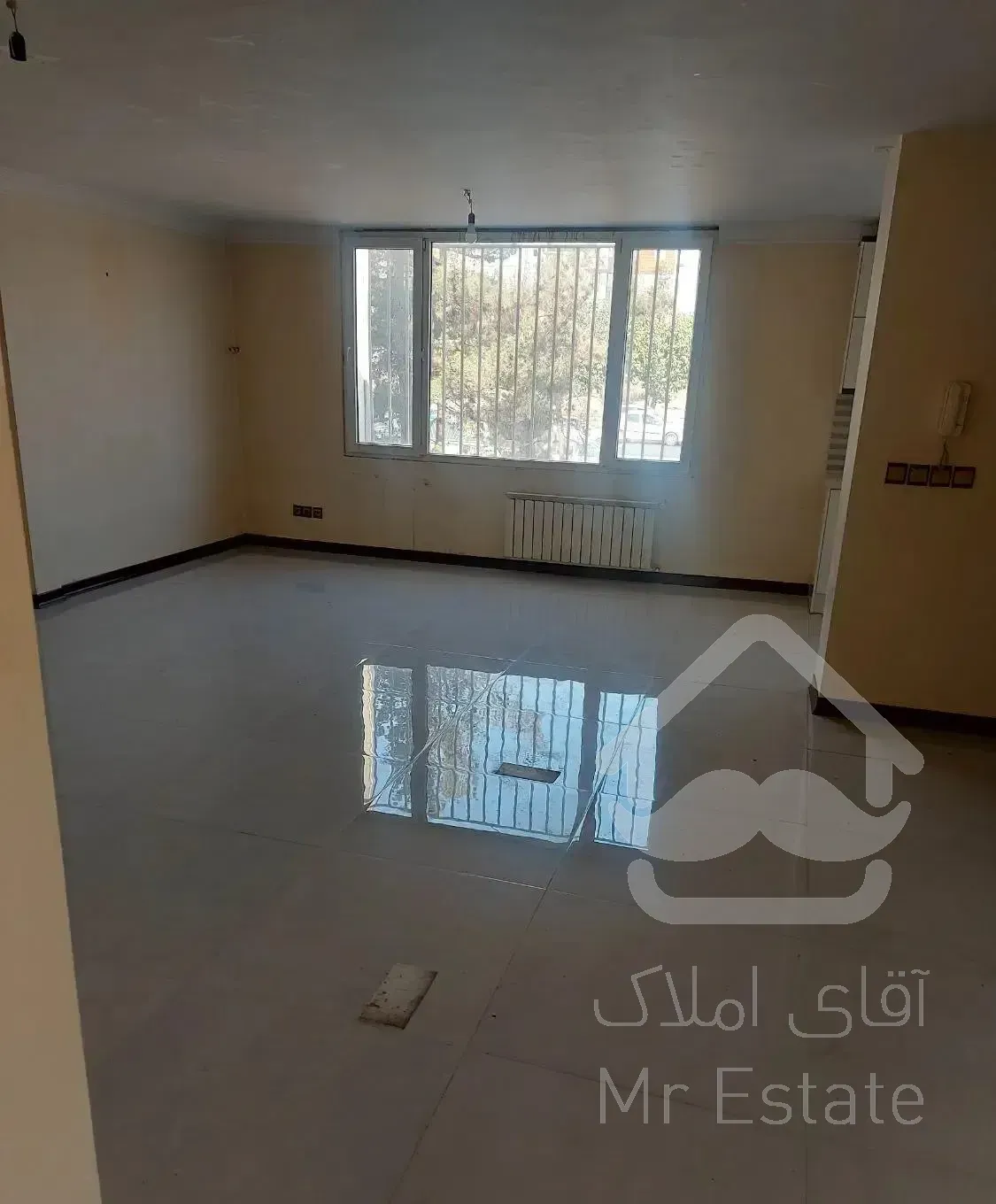 ۱۰۵ متر ۲ خوابه طبقه ۱ تخلیه چهارباغ شرقی