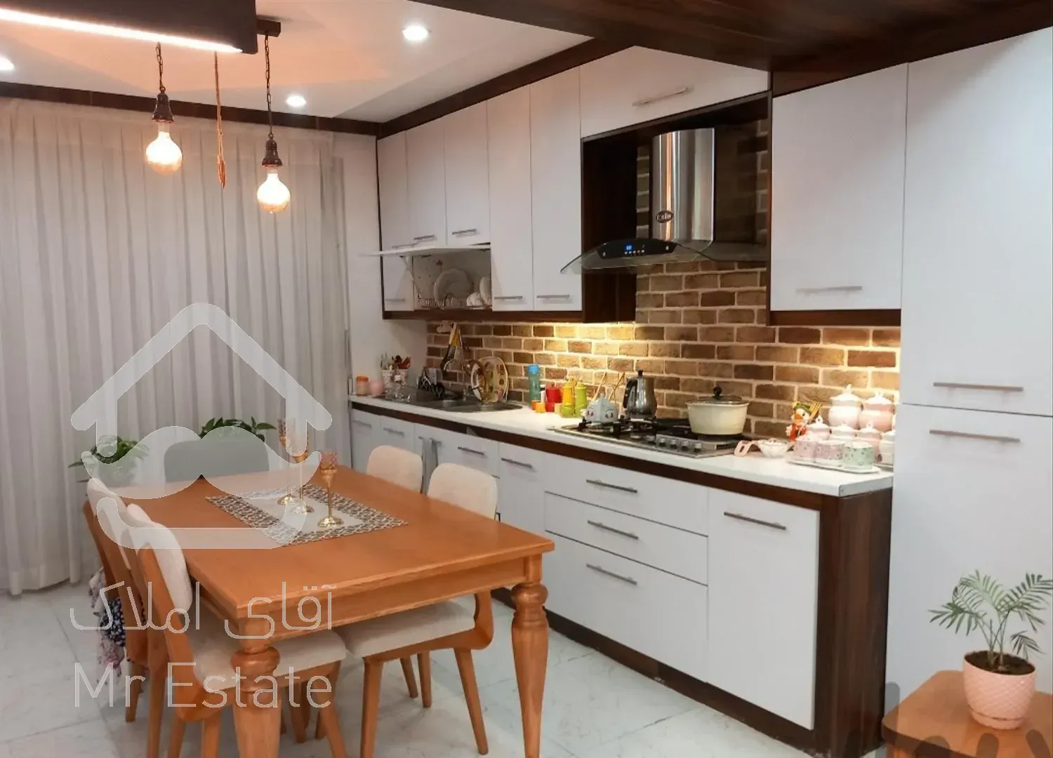 ویلایی  ۳  واحدی  شیک.   /  با  ۳  سند ششدانگ /