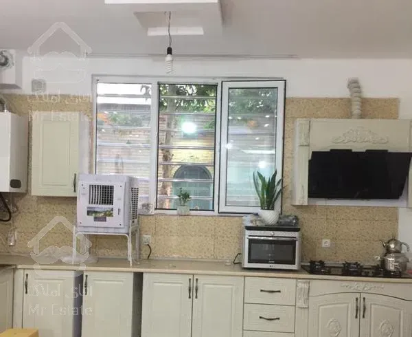 ملک مذکور مستقل درب مجزا بصورت دربست می‌باشد