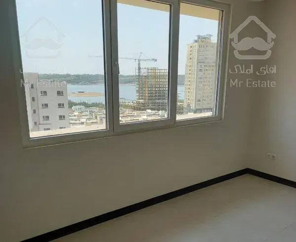 واحد ۱۰۰ متری در شمال دریاچه