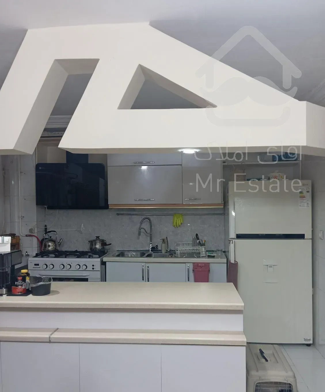 فوری/68متر /دو خواب/خیابان حکمت/آسانسور و پارکینگ