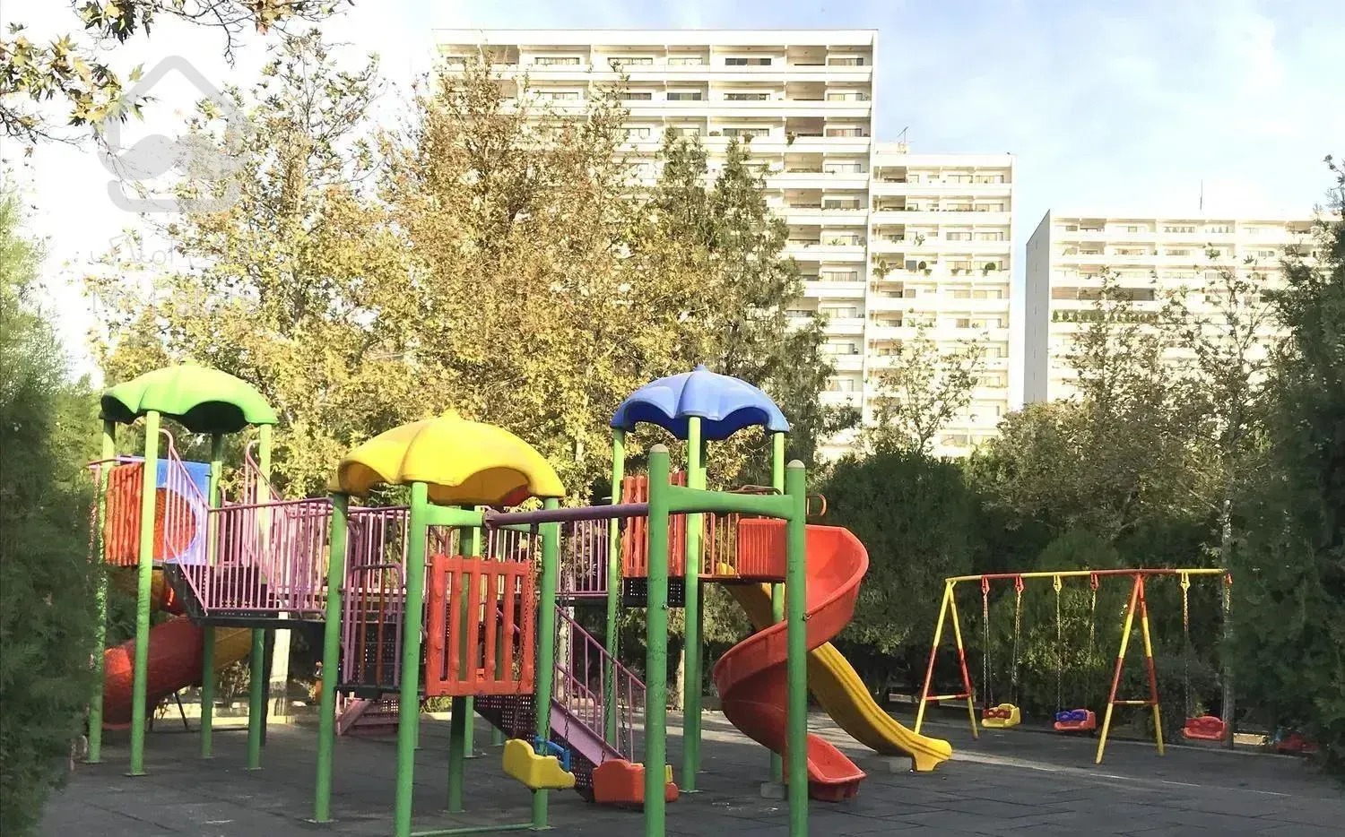 شهرک /  ۱۳۱ متر / ۲خواب/ طبقات /