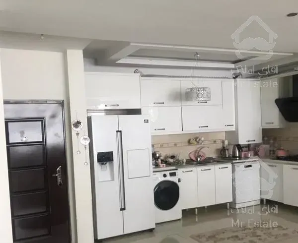 ۱۴۵متردرگل طبقات شیک و تاپ لوکیشن  بالای میدان