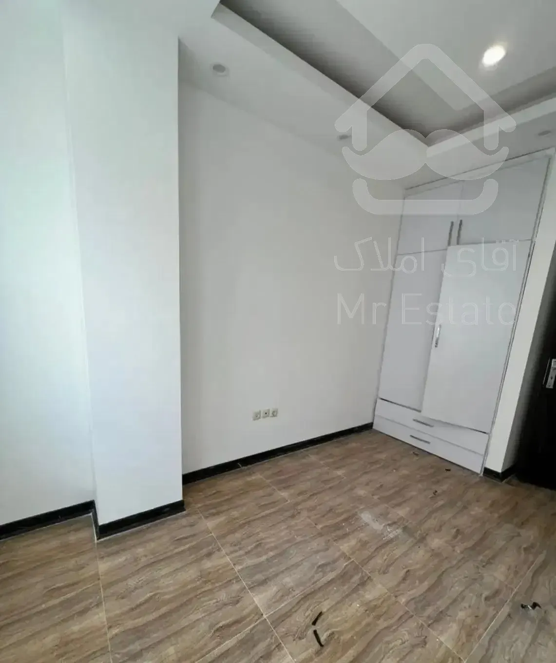 واحد ۹۸ متری/فول امکانات/لوکیشن برند شریعتی