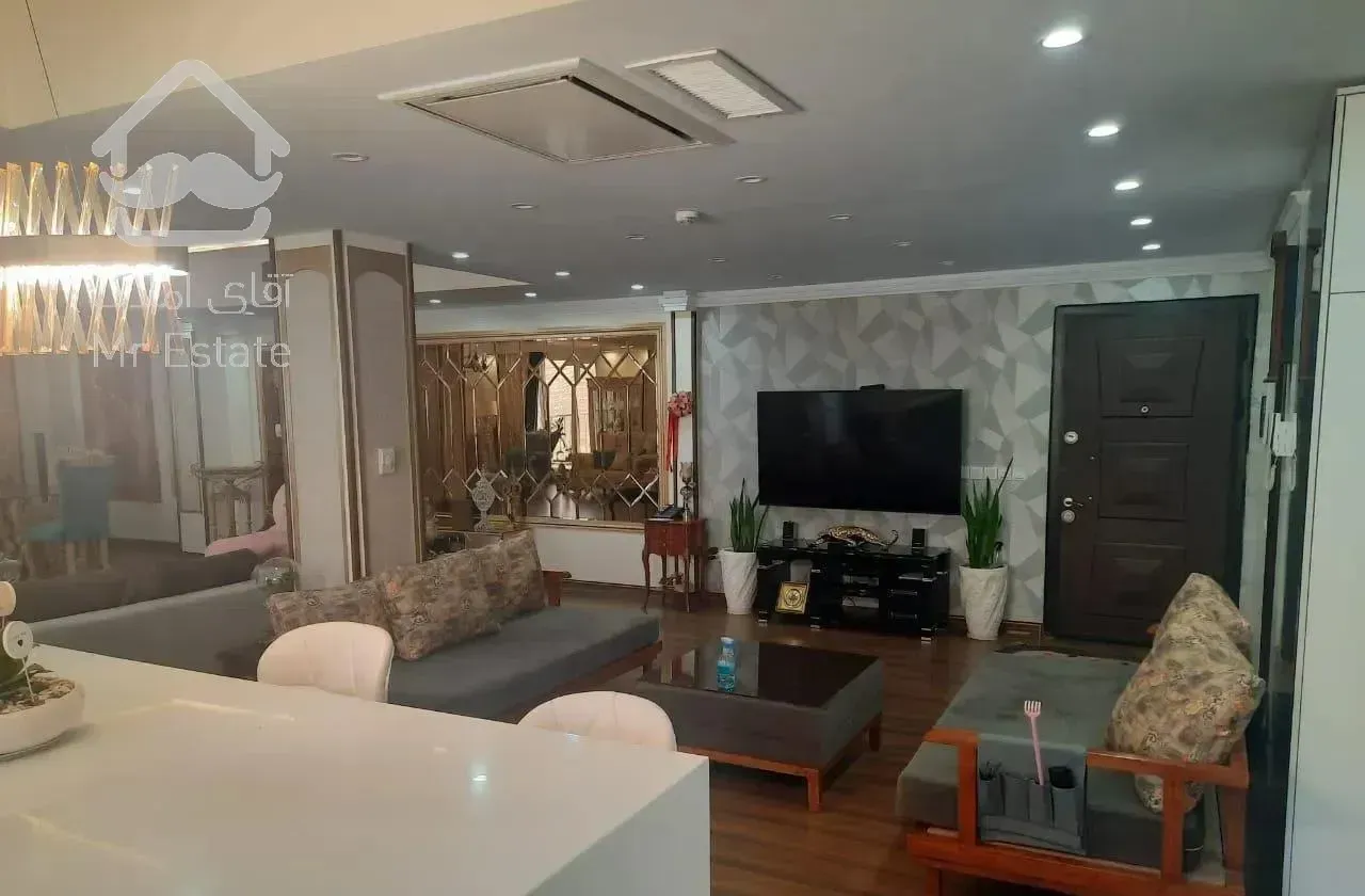 منطقه 22 / 205 متر / طبقه آخر/ویو ابدی