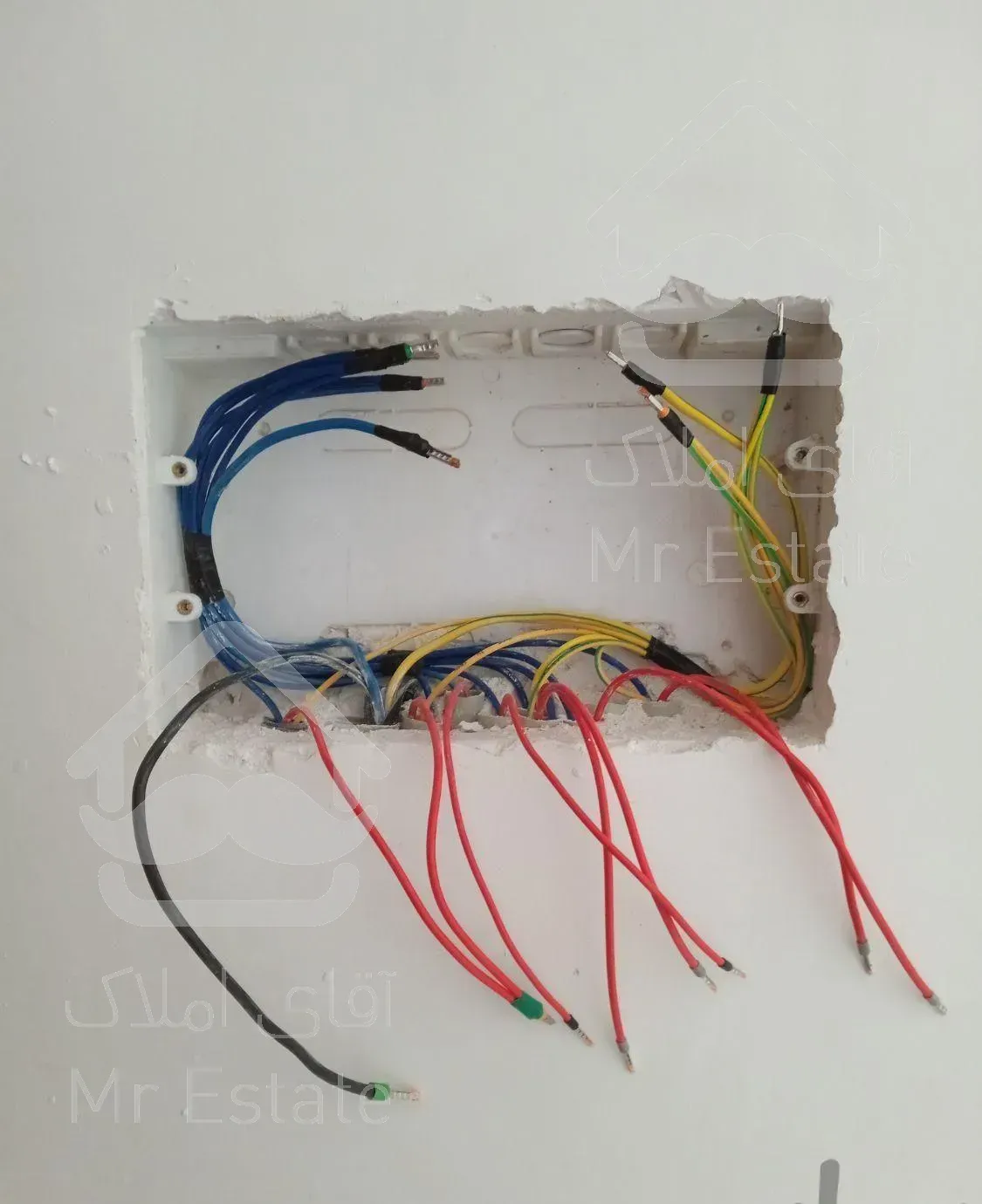 برقکار خدمات برق نصب لوستر جعبه فیوز دکور