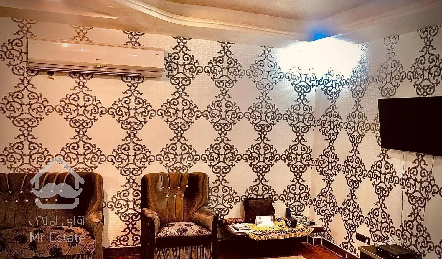 اردیبهشت بین دی و بهمن