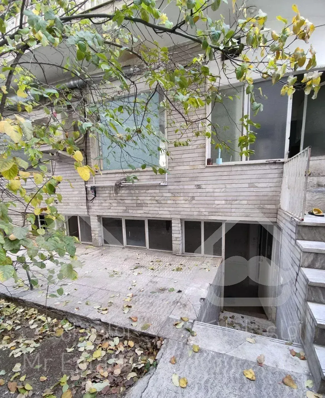 ۱۰۳متر.مغازه کفی.بر ۳۵ متری گلستان.پا خور