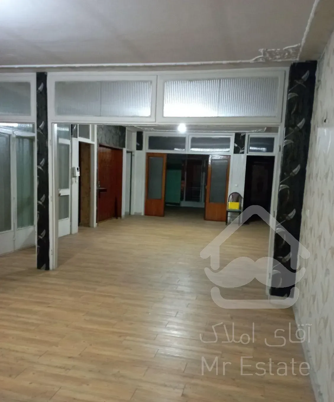 فروش آپارتمان ۲۷۰ متری ۴ خوابه طبقه ۳ در بل کشاورز