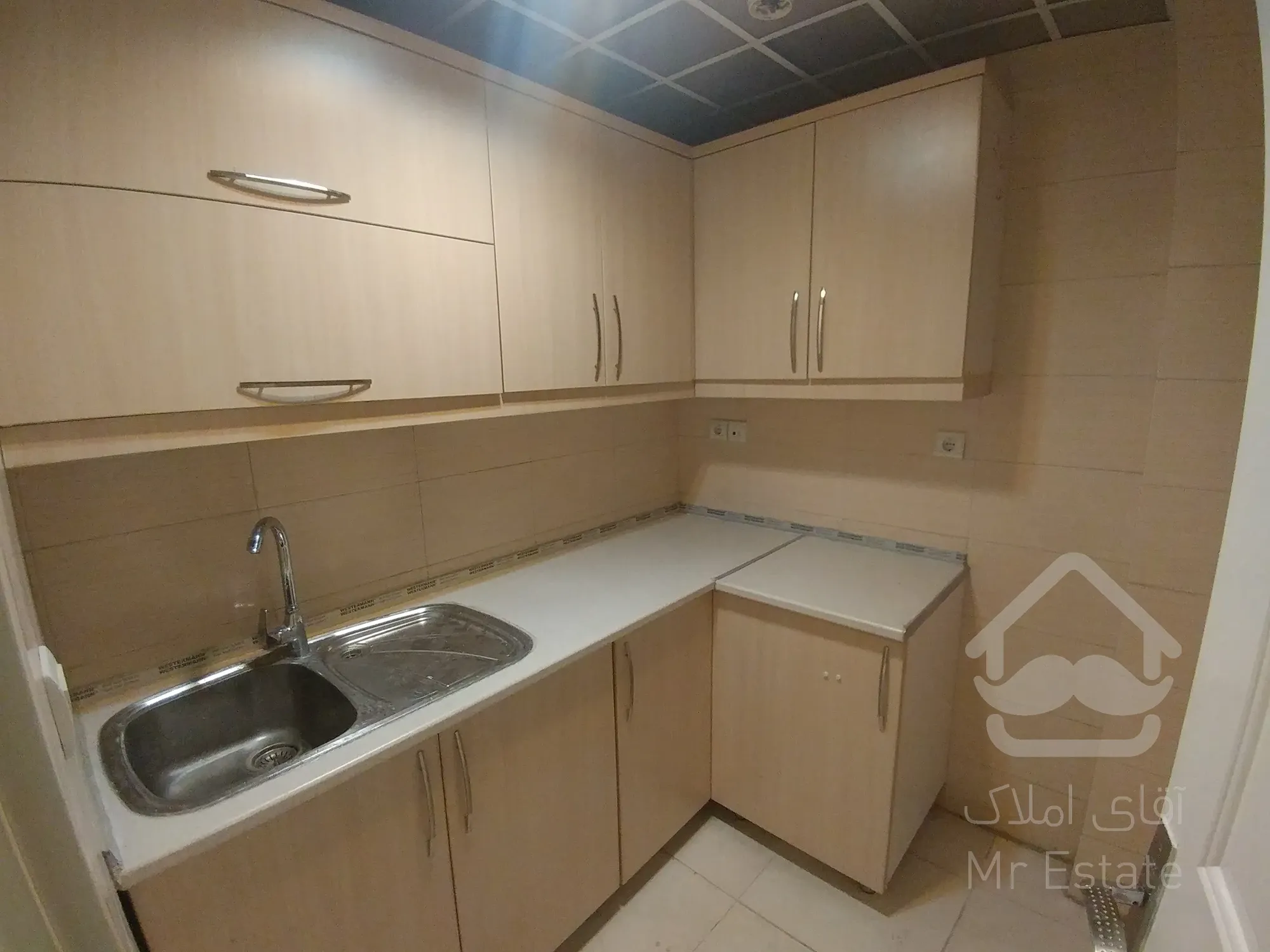 اجاره دو واحد 67 و 89 متر اداری بر خیابان آزادی