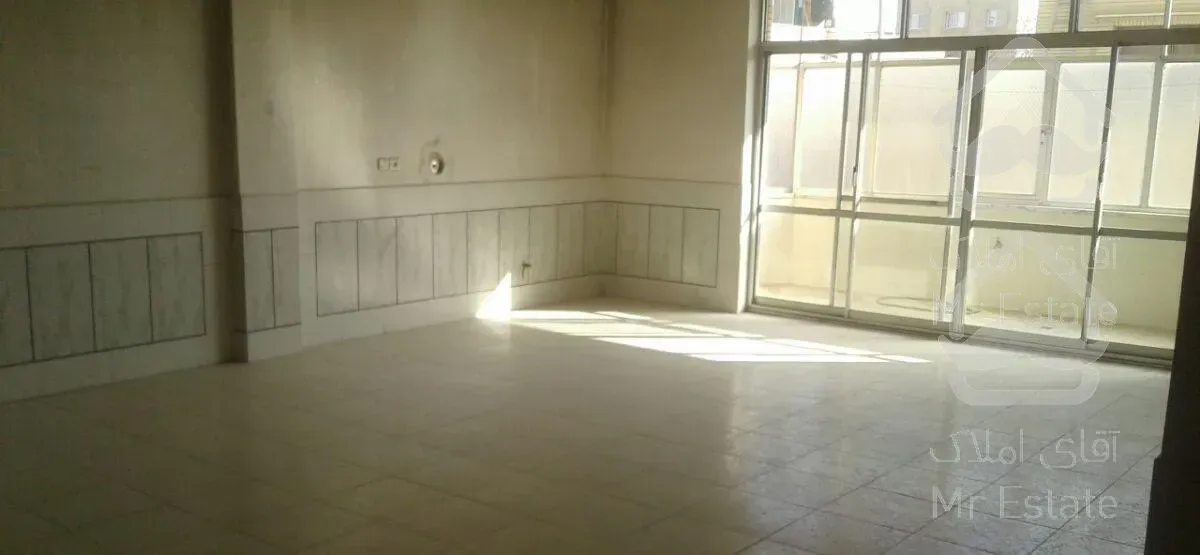 طبقه اول راه مشترک اپارتمان