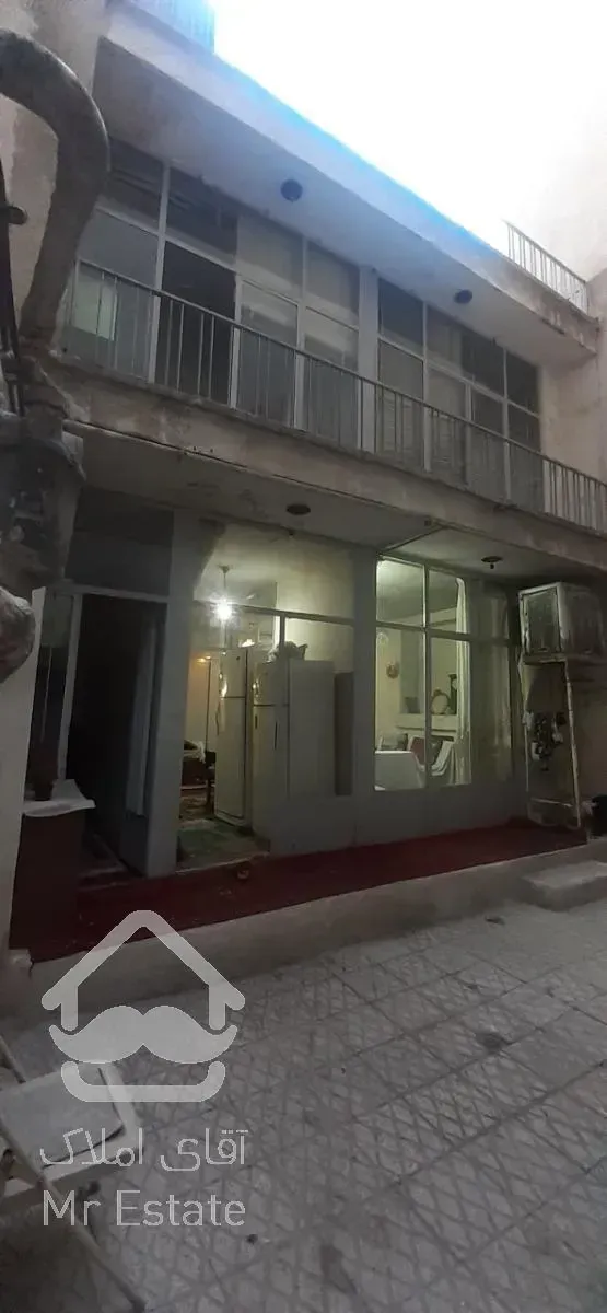 فروش خانه مسکونی کلنکی ۹۰ متر زمین ۱۴۰ متر زیر بنا دد و نیم طبقه مجزا