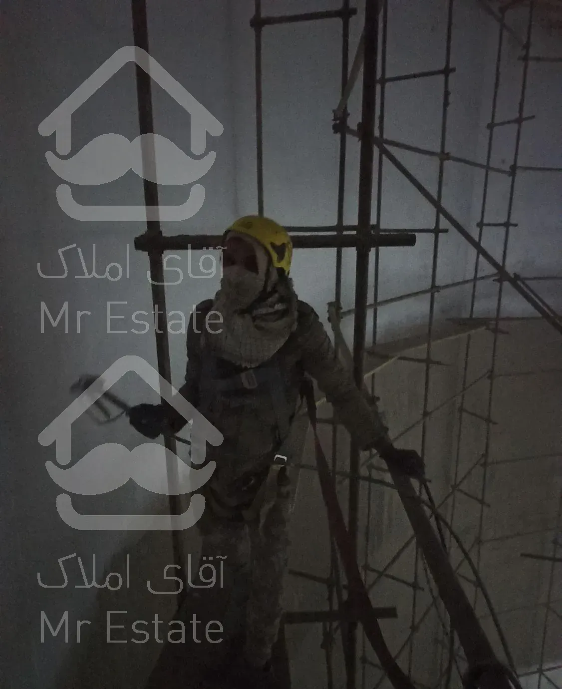 رنگ کاری با ایرلس پارکینگ شیروانی بتن