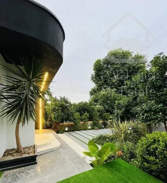 ویلا نما مراکشی۳۰۷متری/استخرچهارفصل/شهرک با اصالت