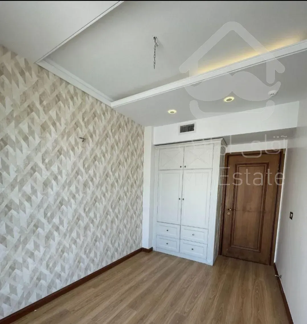 143 مـتر 3 خـواب / مـسـتـوفـی / رو بـه آفـتاب