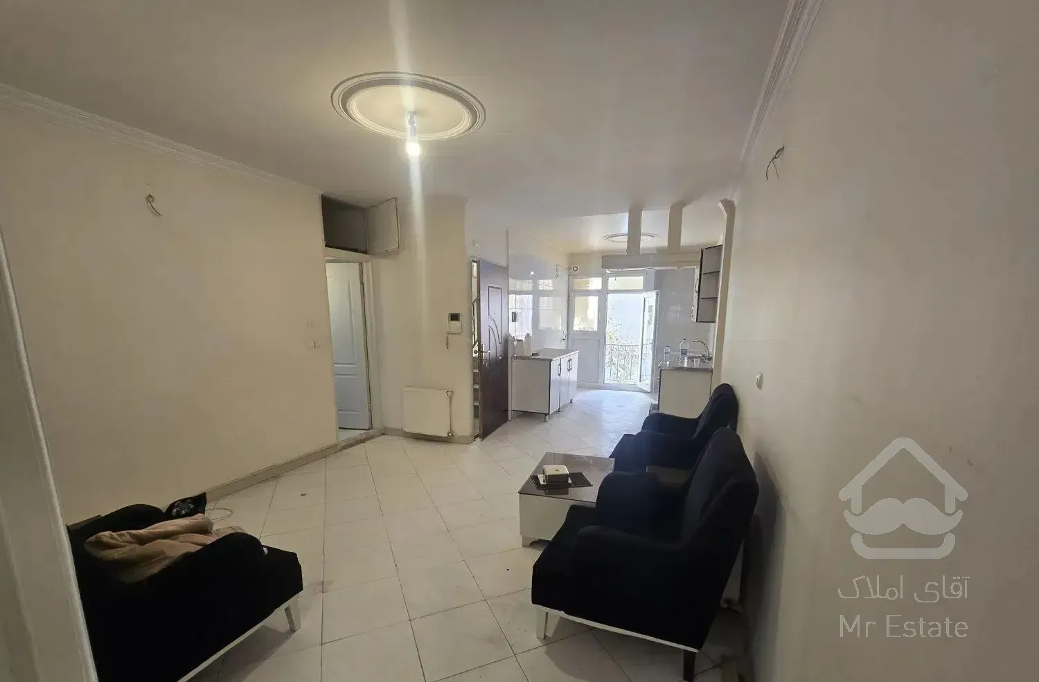 ۵۲ متری تک واحدی با بالکن (تخلیه )