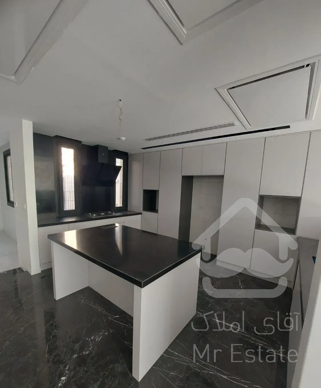 نوساز جردن ۱۳۸ متر ۳ خواب ویو ابدی روبه آفتاب