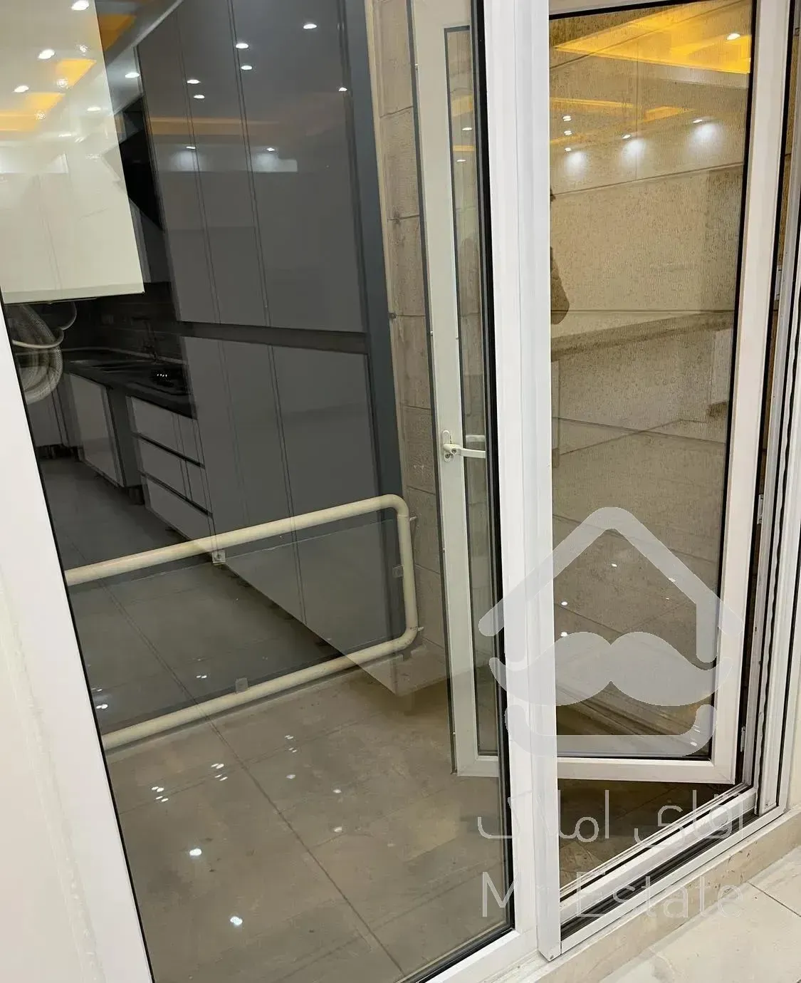 کریمخان ۱۵۵ متر (تخلیه)