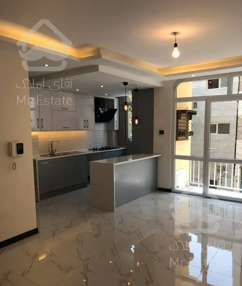 ۸۲ متر بلوار فردوس ۶ ساله ۲ پارکینگ سندی