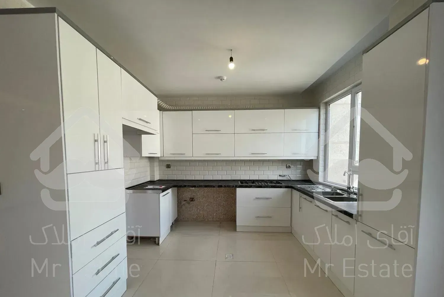 آپارتمان / ۱۴۳ متری / سه خواب / فاز یک مهرشهر