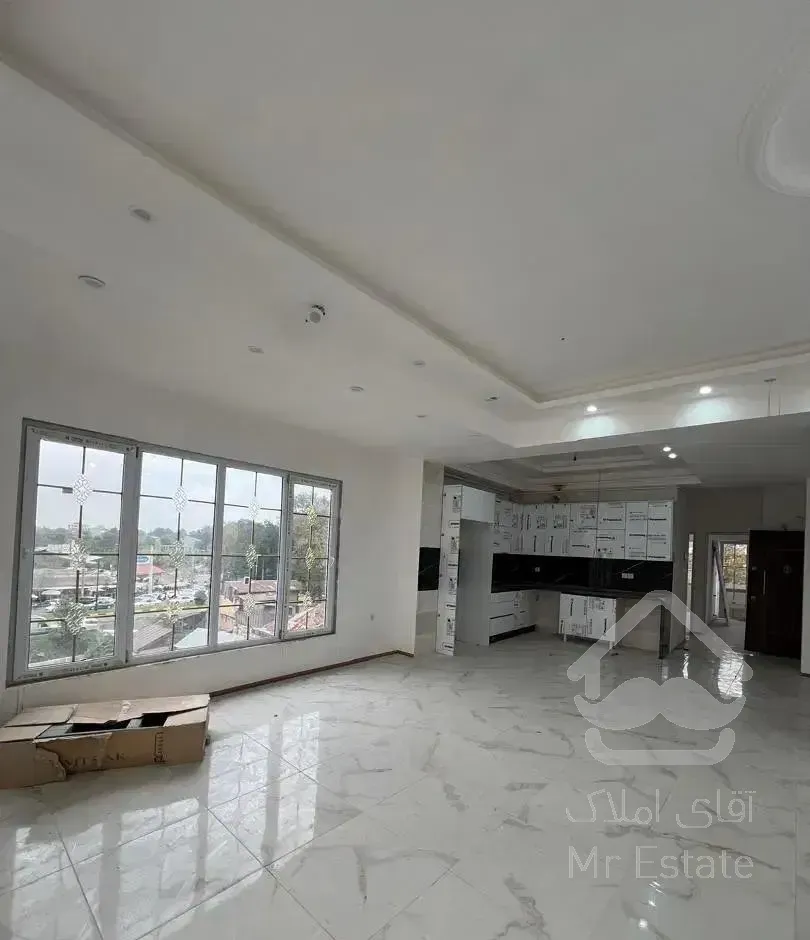 ویووددار غرق در نور واقع در بلوار حکیم‌زاده