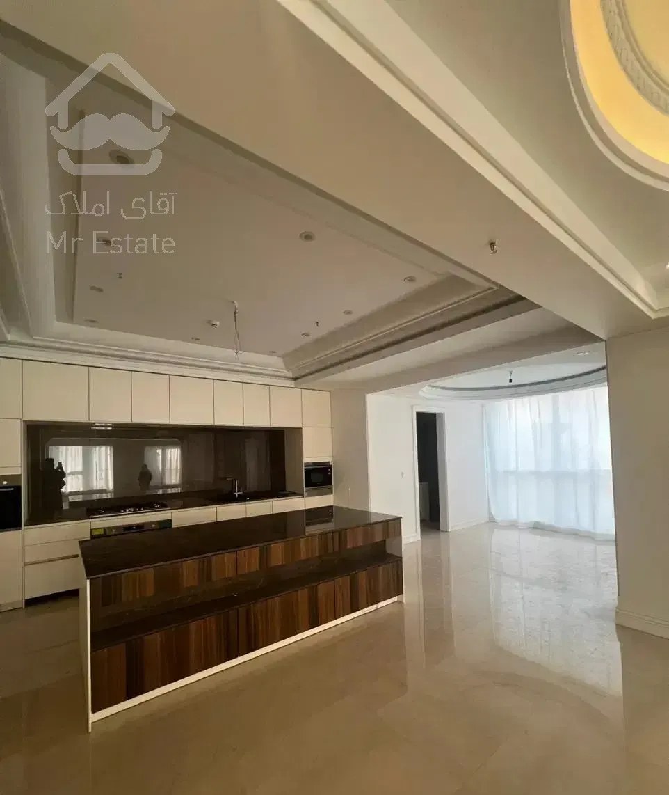 ۳۵۰ متر ۴ خواب ۲ پارکینگ فول مشاعات برج برند