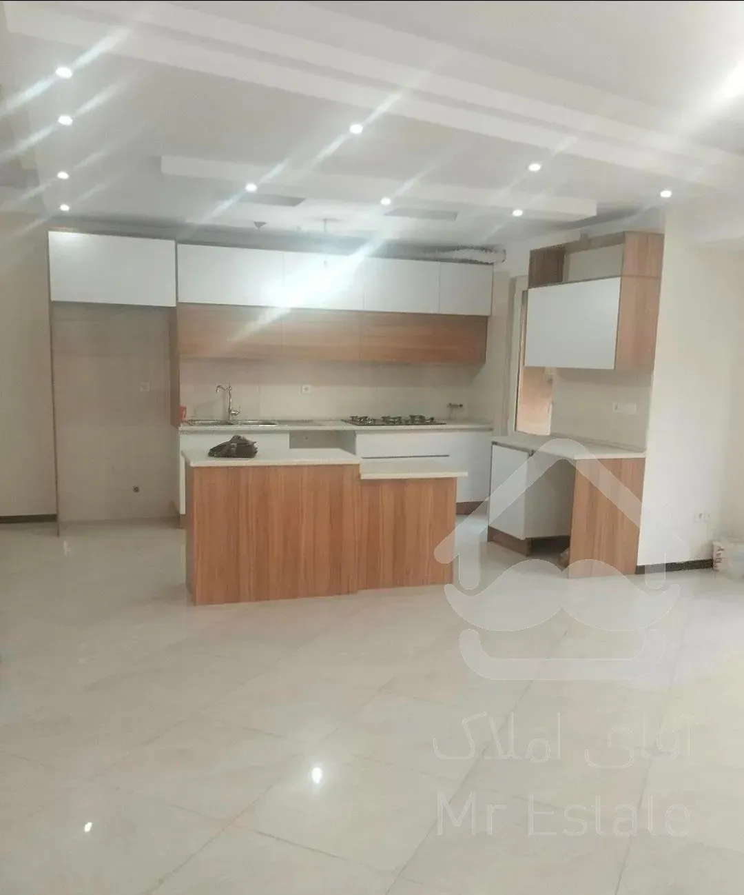 آپارتمان۱۱۰متری/کلید نخورده/ چهارراه استقلال-جمالو