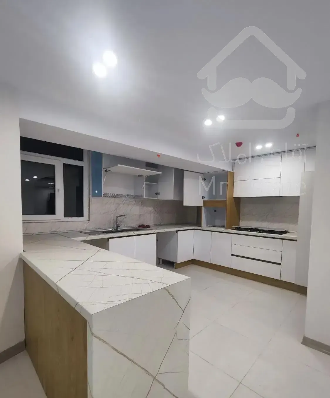 برج 130 متری نوساز کلید نخورده دریاچه چیتگر