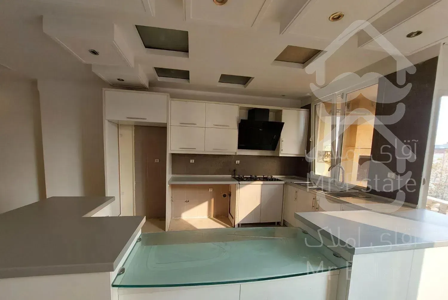 فرمانیه ۱۲۰ متر با نورگیری مناسب