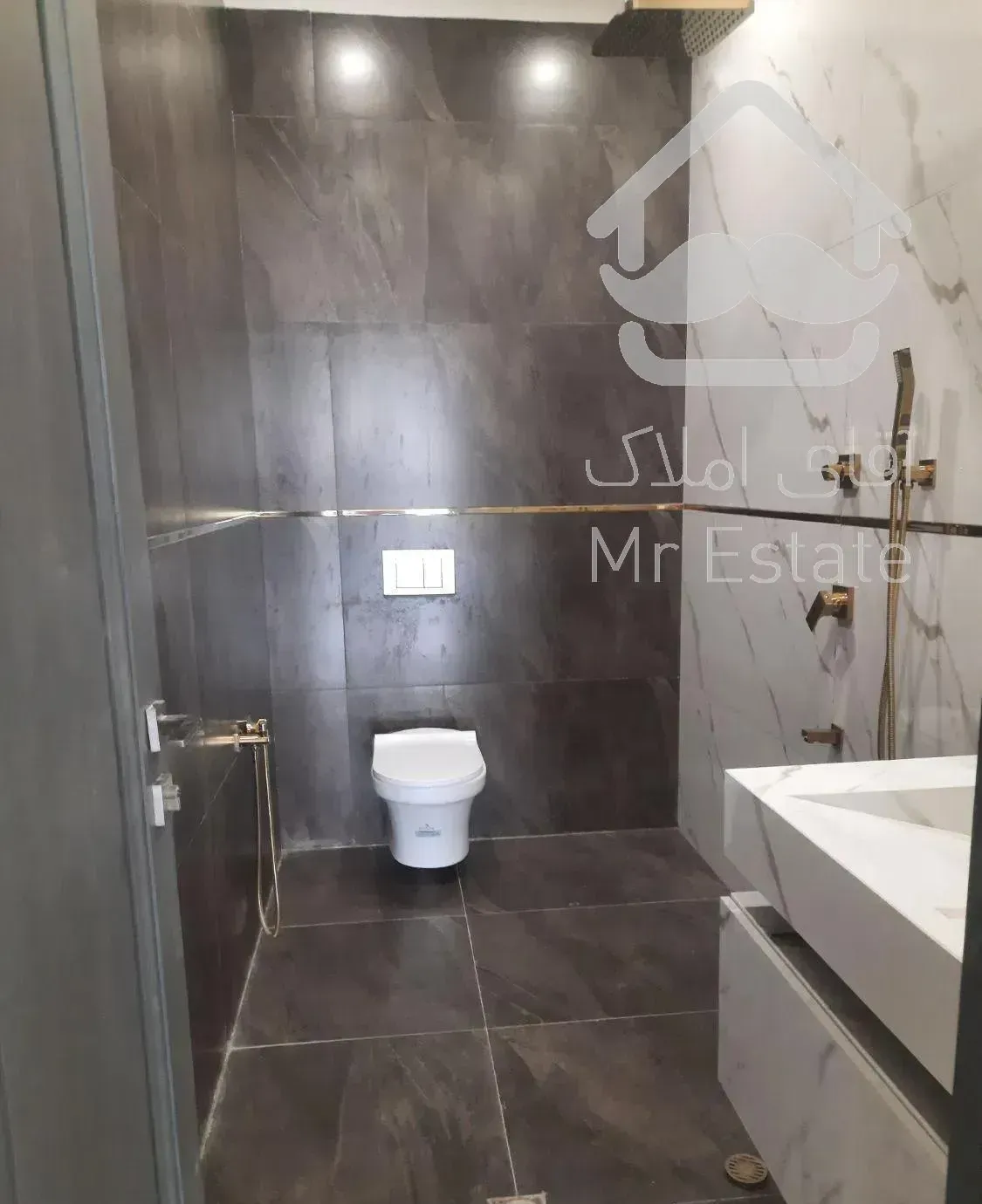 ۱۵۰متر موقعیت اداری ،کلید نخورده