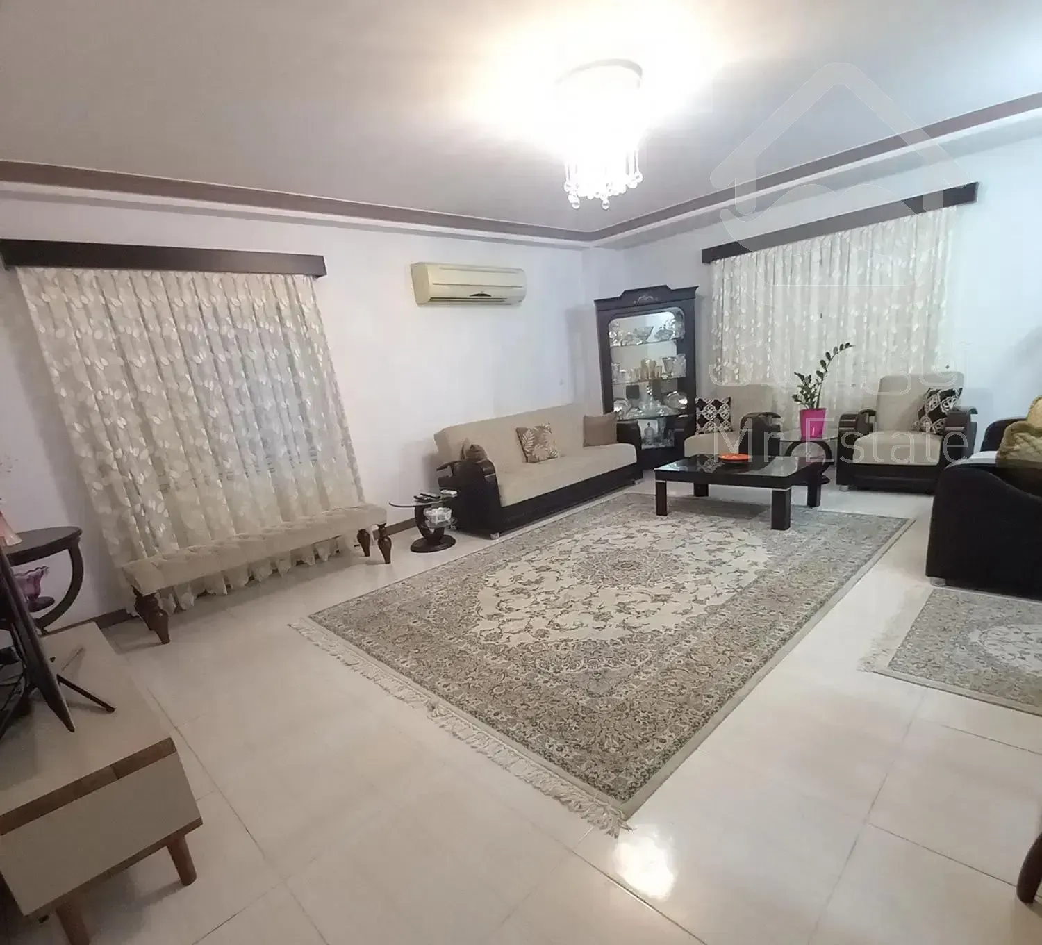 واحد ۹۵ متری نیاکی محله طبقه اول  رهن کامل 500 m