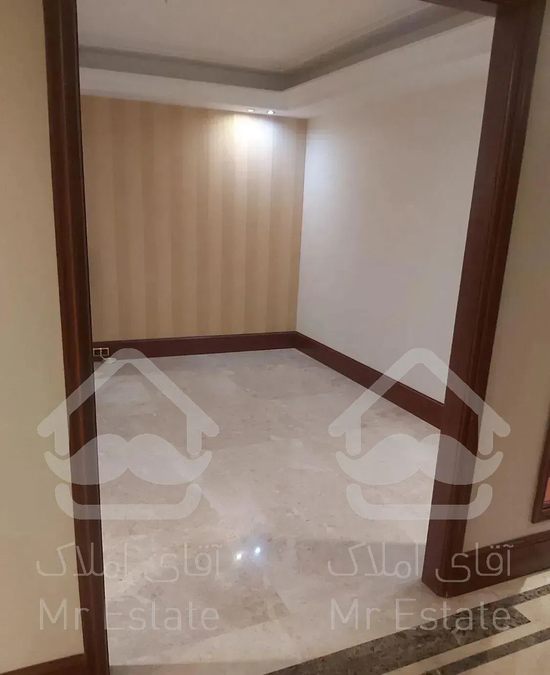 برج باغ ۲۱۰ متر ۳خواب فول مشاعات نوساز نیاوران