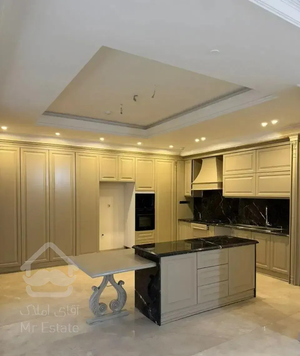 واحد لوکس ۳۰۰متر سجاد یاسمین طبقه دوم