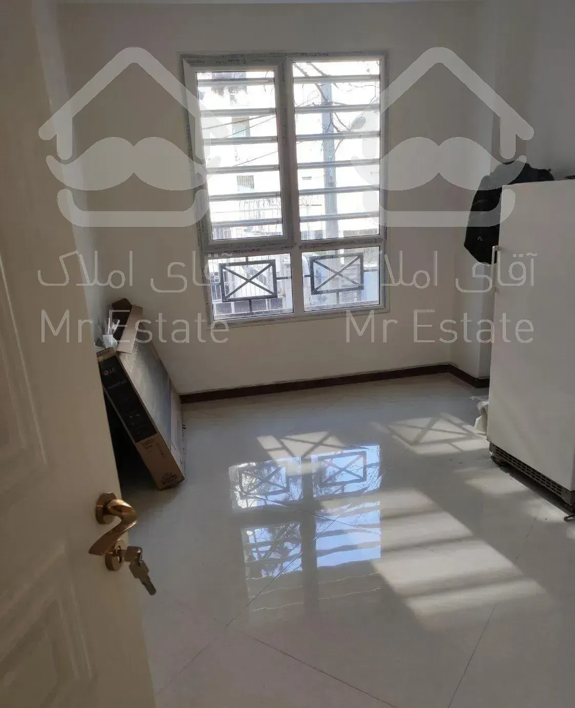 ۹۶مترکلید نخورده پارک کوروش