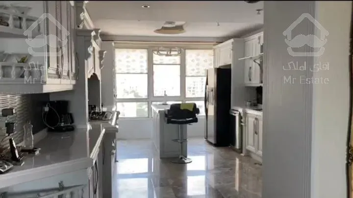 آپارتمان ۲۹۷ متر فرمانیه طبقات بالا