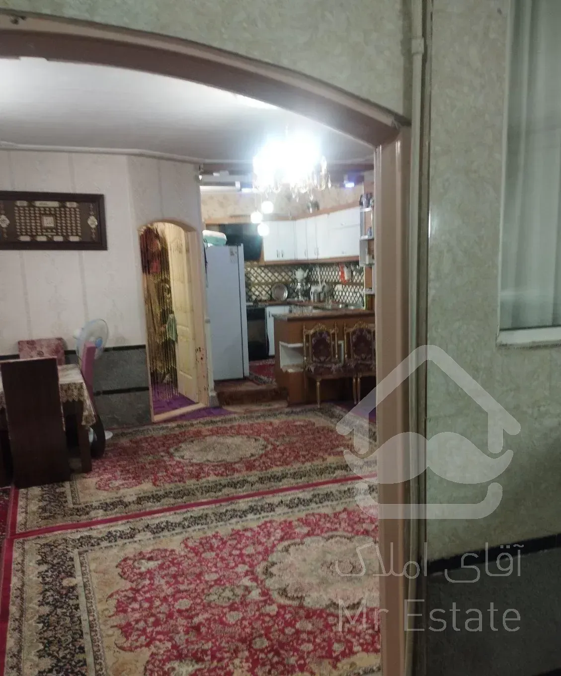 آپارتمان۸۵متری، سه طبقه همراه با حیاط خلوت پشت بام