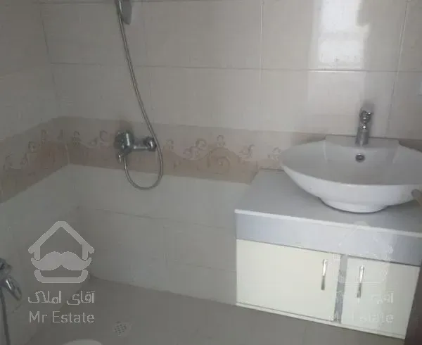 طبقه آخر-۹۰متری دو خواب-ویو دریاچه