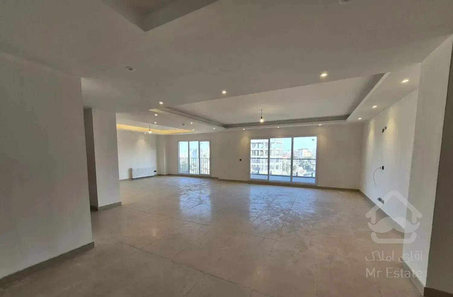 ۲۰۰متر تکواحد* سالن بزرگ پرده خور/نما مدرن*