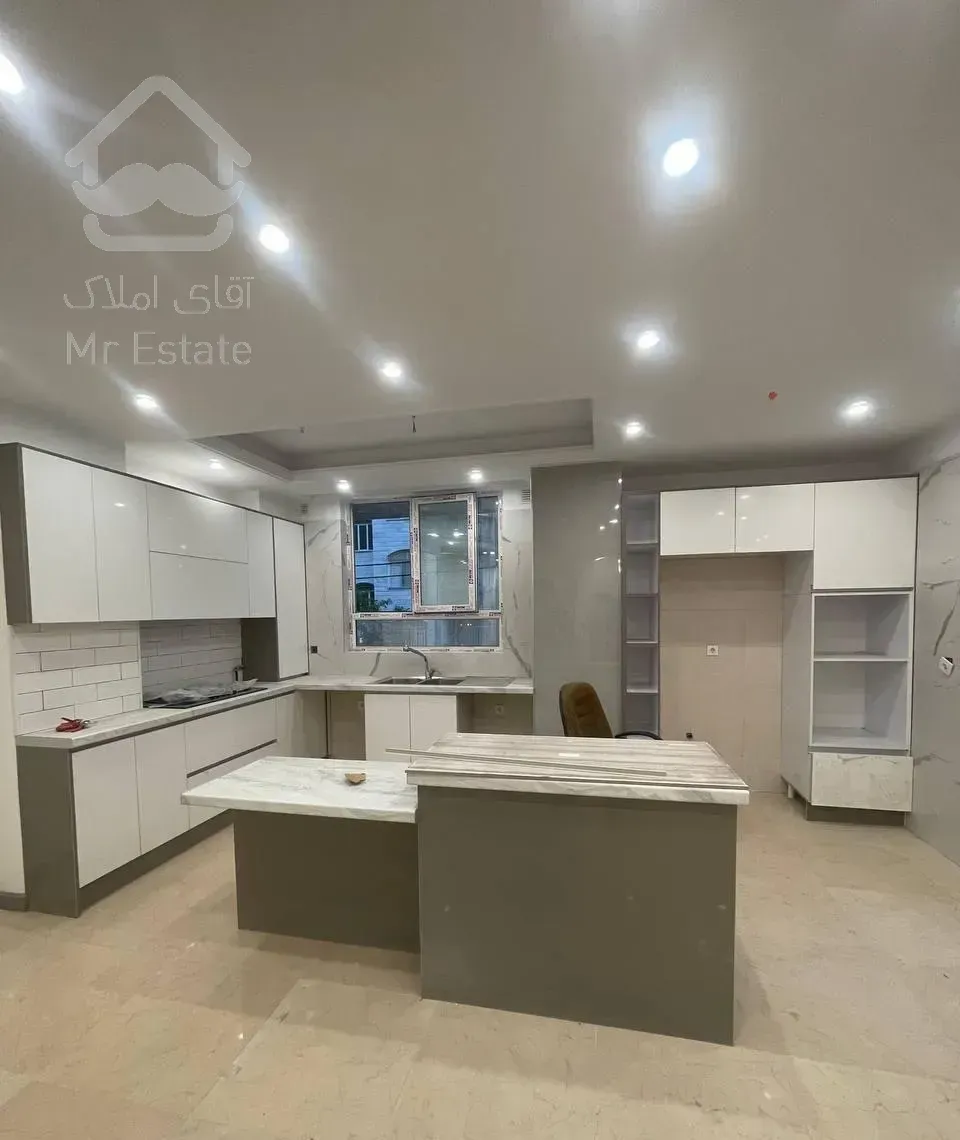 112 متر سه خواب کلید نخورده / سه نبش غرق در نور