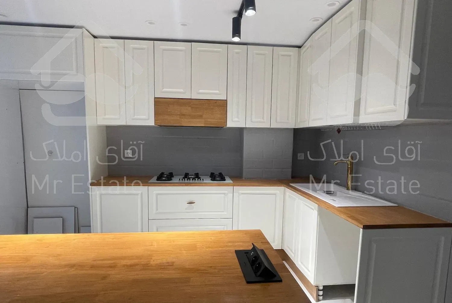 پاسداران،۱۱۵متر