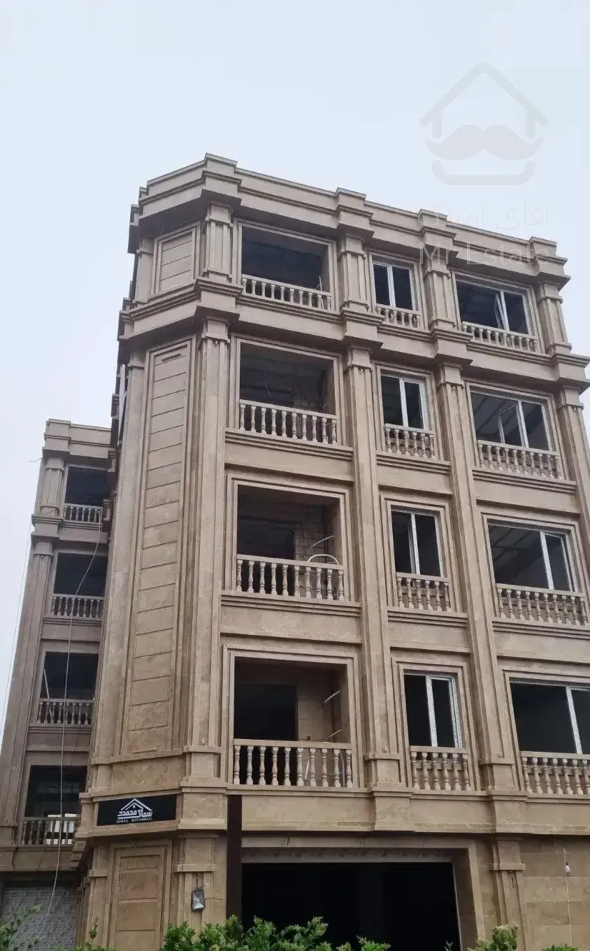 فروش  واحد ۱۴۰ متری سه خواب  بر دوم گلستان