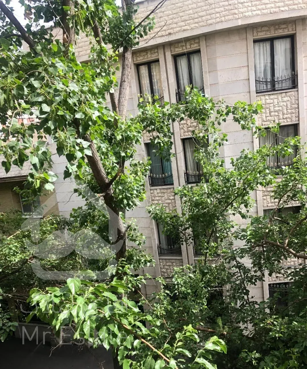 ۱۶۰ متر/۳ خواب/ تک واحدی / دو نبش