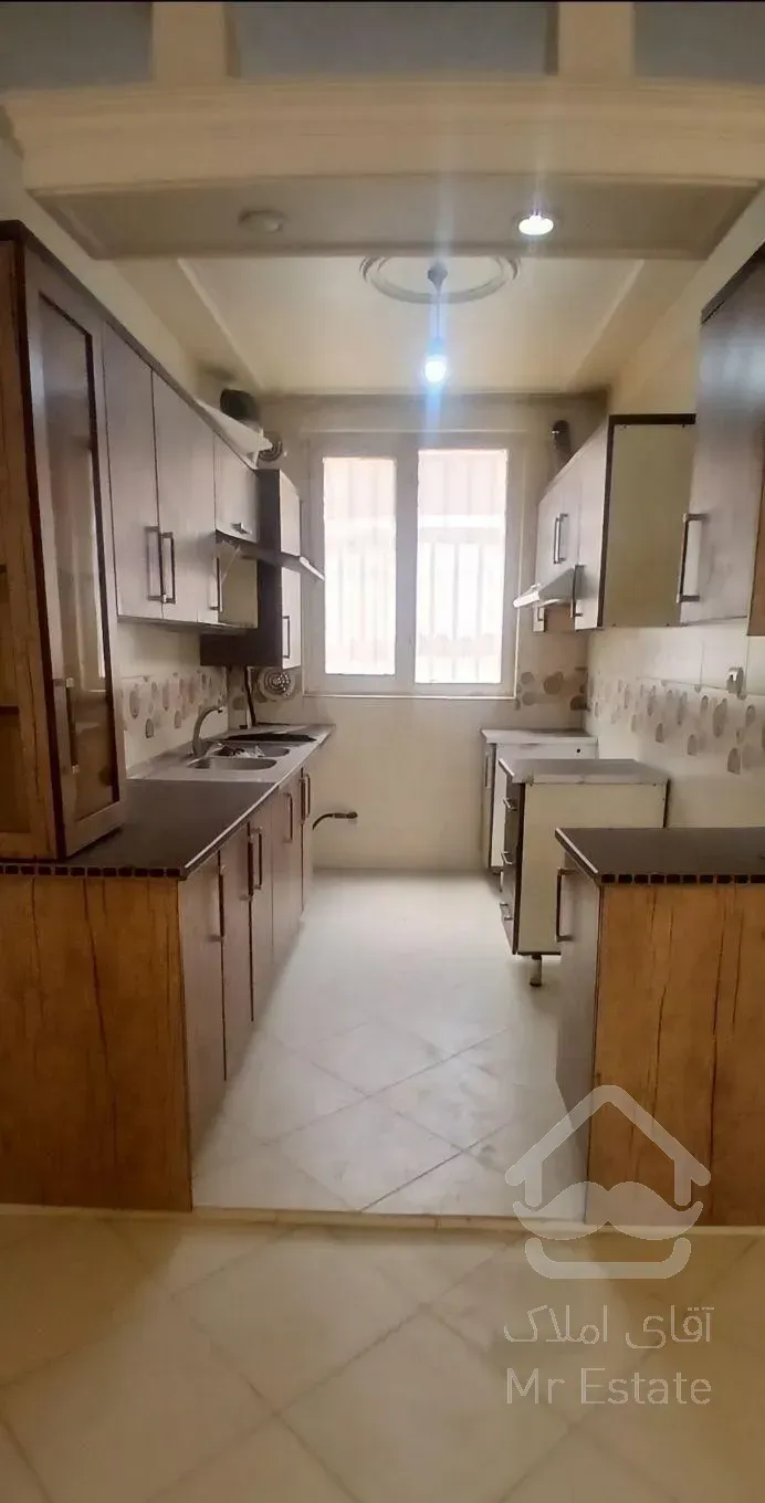 ۵۰ متر  / م بروجردی / آسانسور / تخلیه / نزدیک مترو