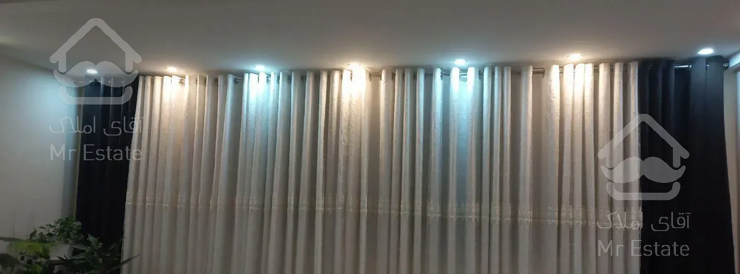 دوخت ونصب انواع پرده های پانچ و پلیسه