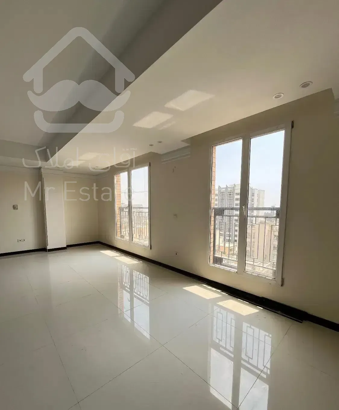 نیاوران فرمانیه (۴خواب ، نورگیر ، فول امکانات)