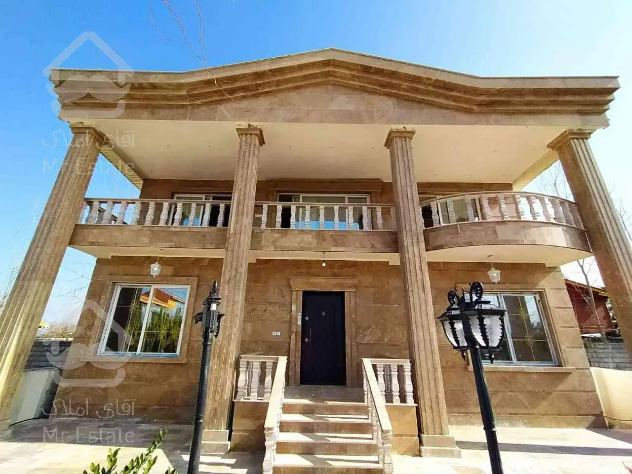 فروشویلا ۲۵۰ متری