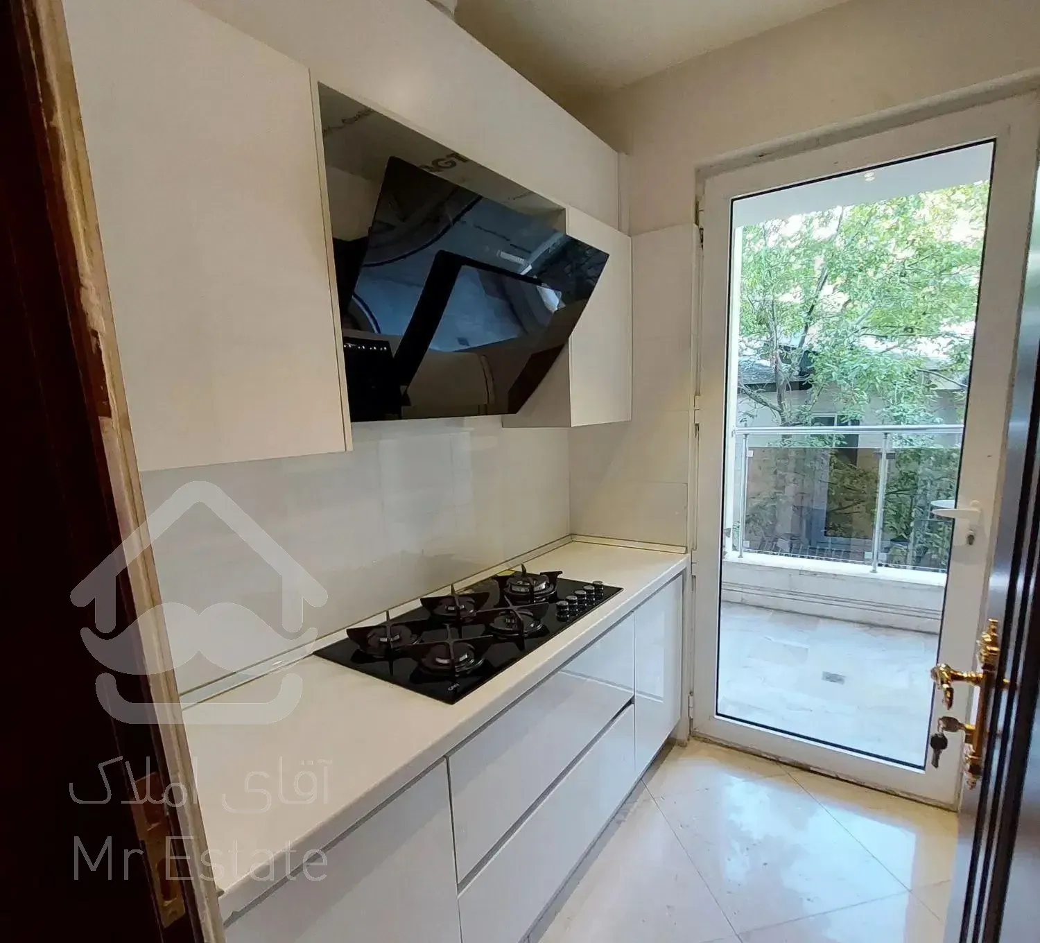 ۱۷۵متر ۳ خواب/تاپ لوکیشن/فول مشاعات آبی/غرق نور