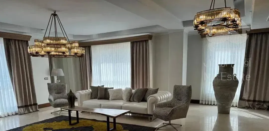 ۲۴۰ متر زعفرانیه  /سه پارکینگ /سازنده بنام