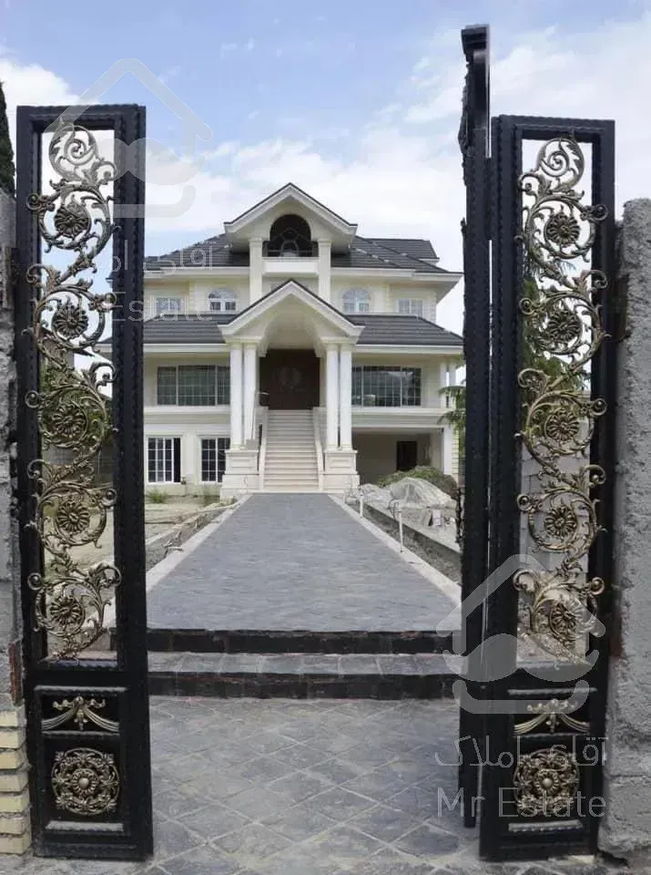 فروش ویلا ۷۰۰متری در محوطه ۱۰۰۰متری